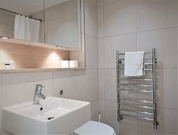 Still Life Tower Hill Deluxe