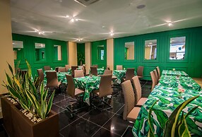 Innfiniti Hotel & Suites