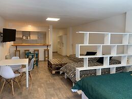 Urbana Suites & Studios 440