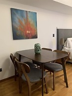 Urbana Suites & Studios 440