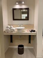 Urbana Suites & Studios 440