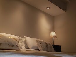 Urbana Suites & Studios 440