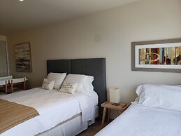 Urbana Suites & Studios 440