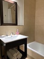 Urbana Suites & Studios 440