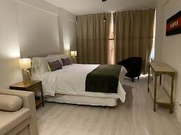 Urbana Suites & Studios 440