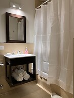 Urbana Suites & Studios 440