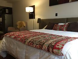 Urbana Suites & Studios 440