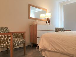 Urbana Suites & Studios 440