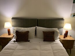 Urbana Suites & Studios 440