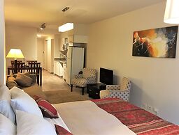 Urbana Suites & Studios 440