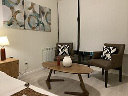 Urbana Suites & Studios 440