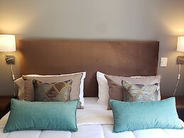 Urbana Suites & Studios 440