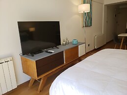 Urbana Suites & Studios 440