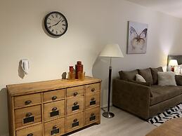 Urbana Suites & Studios 440