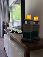 Urbana Suites & Studios 440