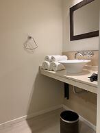 Urbana Suites & Studios 440