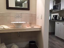 Urbana Suites & Studios 440