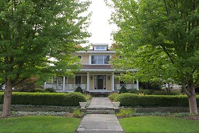 Douglas Manor