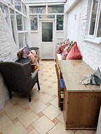 Highbury House Apartment