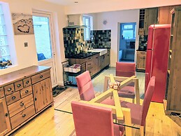 Highbury House Apartment