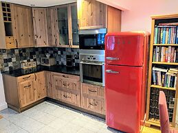 Highbury House Apartment