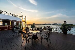 Verdure Lotus Grandeur Cruise on Ha Long Bay