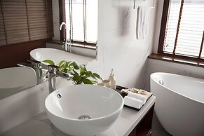 Verdure Lotus Grandeur Cruise on Ha Long Bay