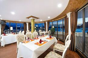 Verdure Lotus Grandeur Cruise on Ha Long Bay