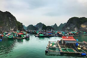 Verdure Lotus Grandeur Cruise on Ha Long Bay