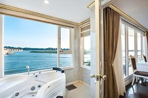 Verdure Lotus Grandeur Cruise on Ha Long Bay