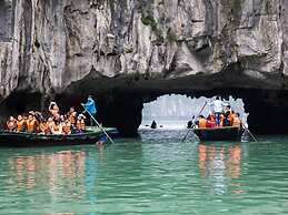 Verdure Lotus Grandeur Cruise on Ha Long Bay
