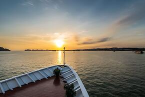 Verdure Lotus Grandeur Cruise on Ha Long Bay