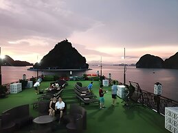 Verdure Lotus Grandeur Cruise on Ha Long Bay