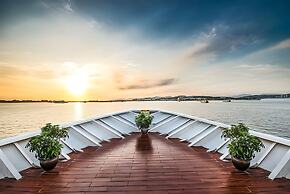 Verdure Lotus Grandeur Cruise on Ha Long Bay