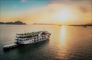 Verdure Lotus Grandeur Cruise on Ha Long Bay