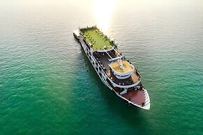 Verdure Lotus Grandeur Cruise on Ha Long Bay