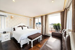 Verdure Lotus Grandeur Cruise on Ha Long Bay