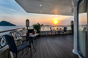 Verdure Lotus Grandeur Cruise on Ha Long Bay