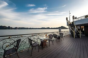 Verdure Lotus Grandeur Cruise on Ha Long Bay