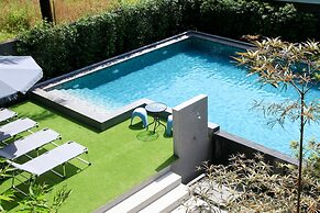 The Glory Gold Hotel