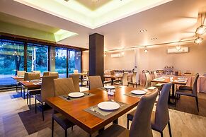 The Glory Gold Hotel