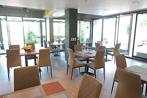 The Glory Gold Hotel