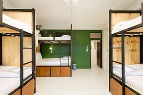 The Neighbors Hostel - Adults Only