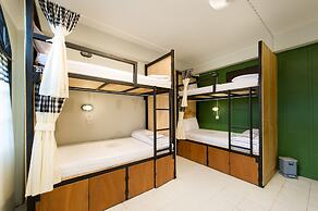 The Neighbors Hostel - Adults Only