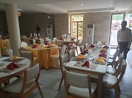 Maxbe Continental Hotel