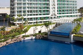 Azure Rio West Wave Pool 1 Bedroom near Airport