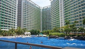 Azure Rio West Wave Pool 1 Bedroom near Airport
