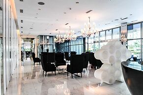 Azure Rio West Wave Pool 1 Bedroom near Airport