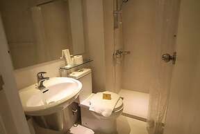 Azure Rio West Wave Pool 1 Bedroom near Airport