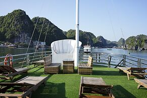 Cat Ba Sisters Legend Cruise